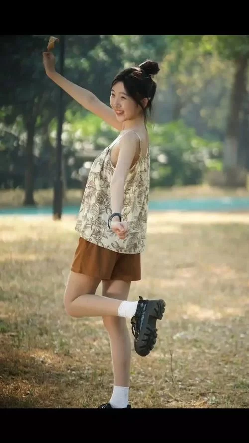 想知道我和美女有个约会最新版本是多少？这几个途径帮你查到！