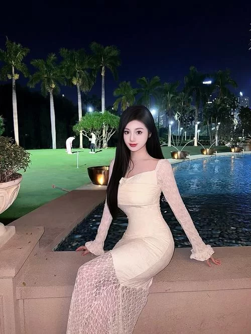 我和美女有个约会游戏介绍，美女角色多不多都好看吗？