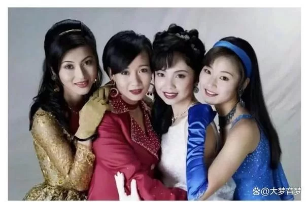 我和美女有个约会版本大全哪里找？这些地方都有！