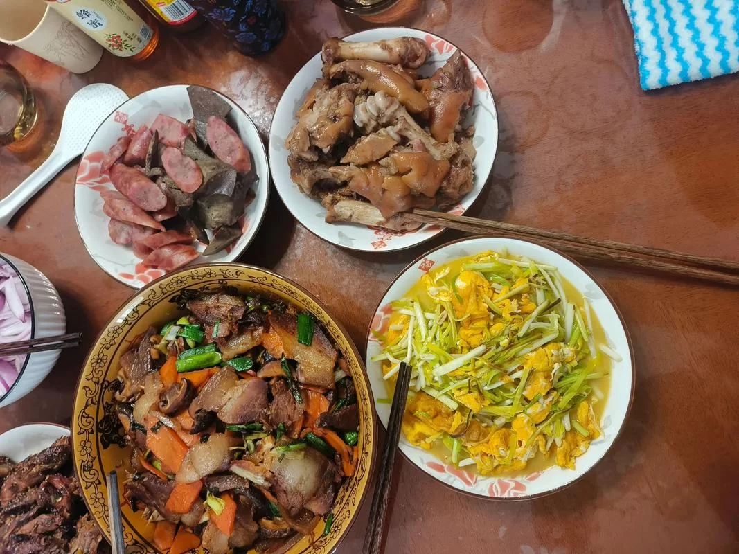 好色管家俏姐妹游戏攻略 金钱与资源高效获取秘诀
