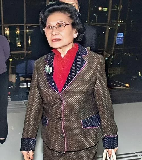 妻子与母亲P1版本大全最新合集完整收录