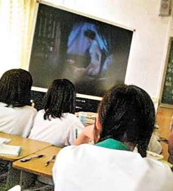 对班上的女生使用色情券吧下载地址最新版 对班上的女生使用色情券吧下载地址最新版