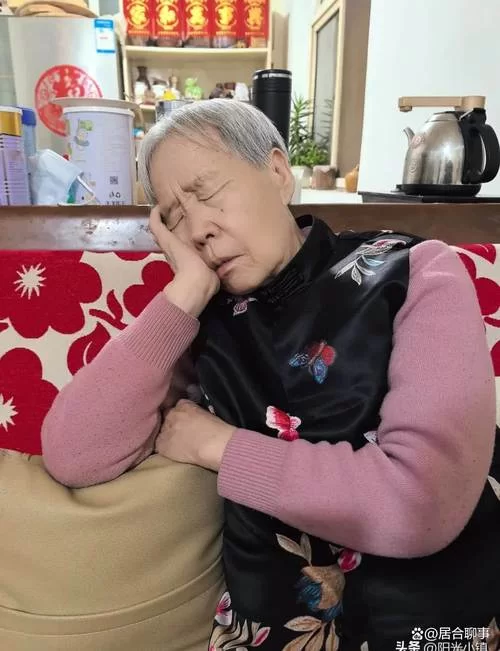 早洩外甥与性冷感阿姨地址更换后的最新动态