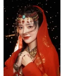 红色面纱游戏攻略指南 角色培养与装备选择