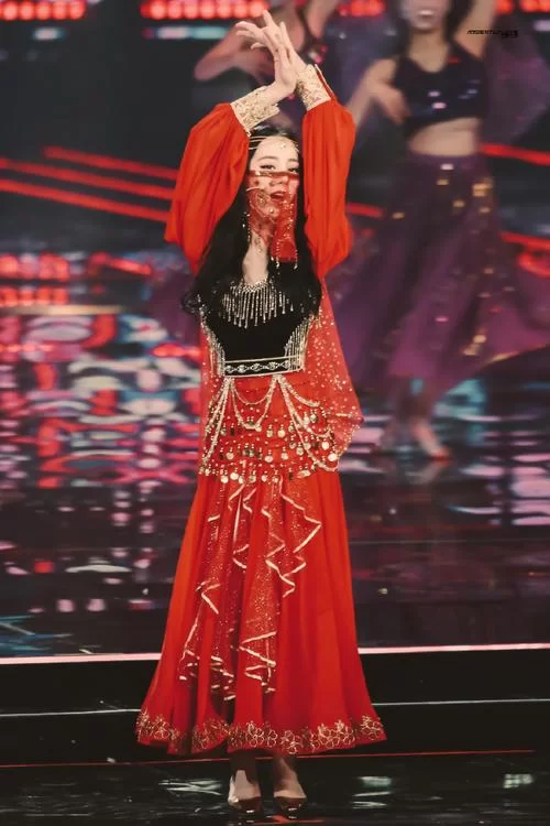 红色面纱游戏攻略指南 角色培养与装备选择