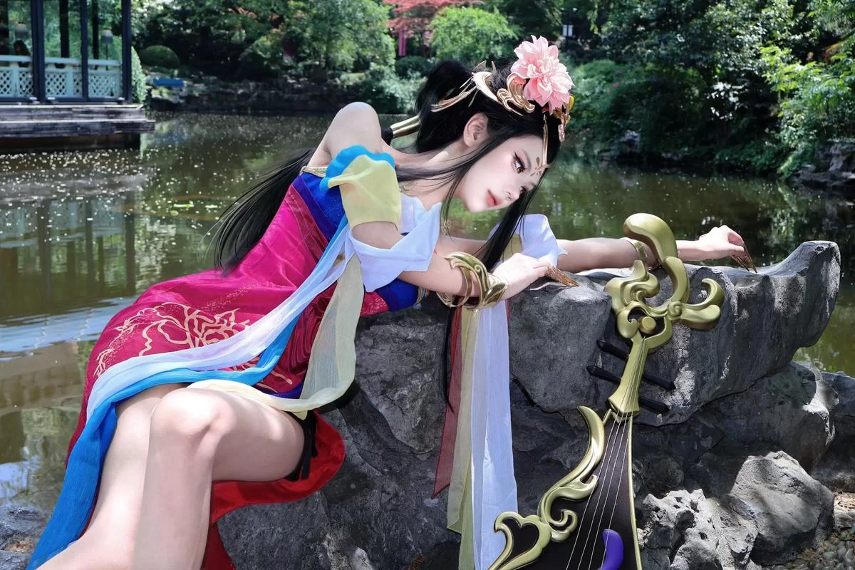 辣妹COS疯狂杨过游戏 神还原角色引爆话题