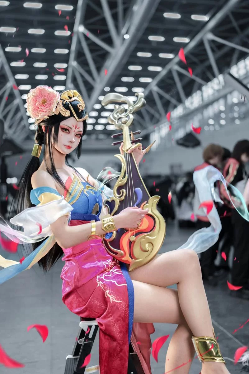 辣妹COS疯狂杨过游戏 神还原角色引爆话题